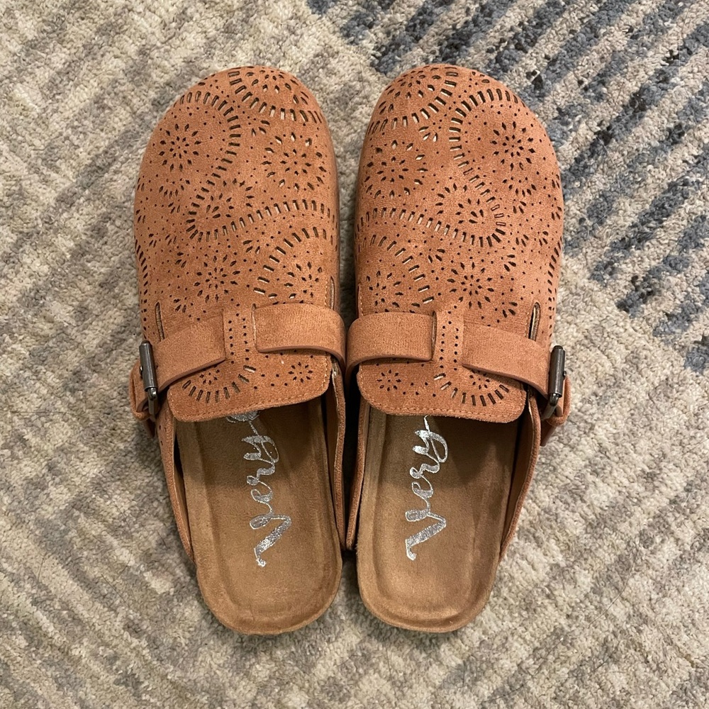 Very G Quinn Clogs